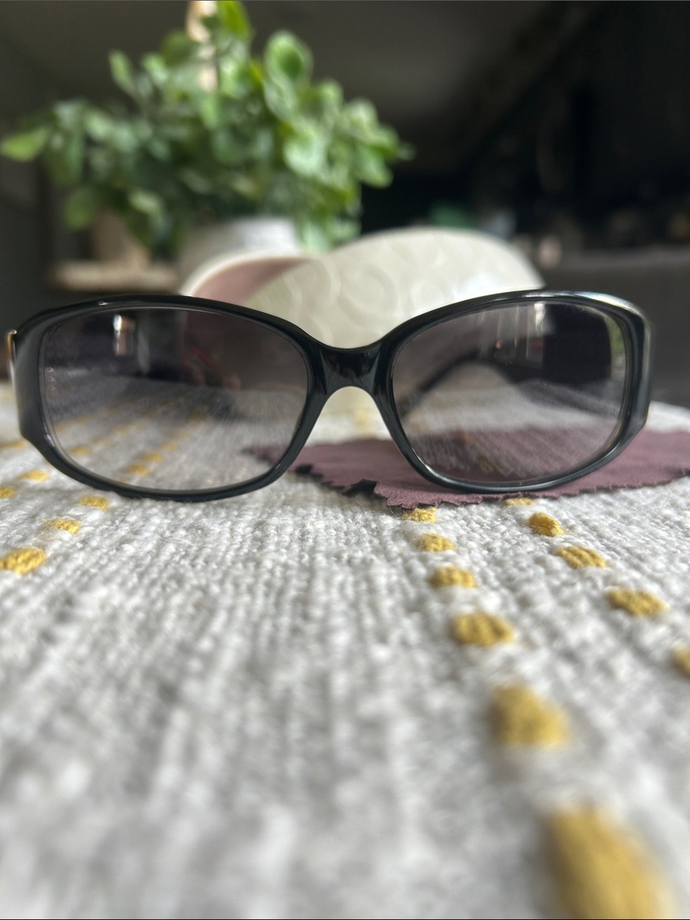 Vintage COACH Women’s Keri Black Sunglasses with Coach Hard Case - Picture 4 of 7